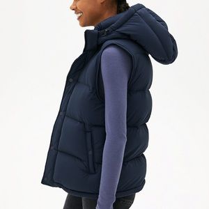 Aritzia the Super Puff Vest in Matte Navy
